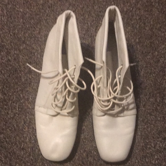 White lace up ankle boots - Picture 3 of 8